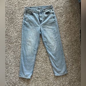 SIZE 8 AMERICAN EAGLE MOM JEANS